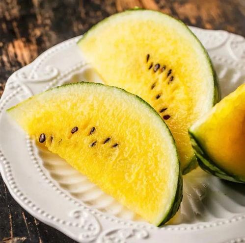 骄阳伴吃瓜,夏日炎炎，尽享清凉时光