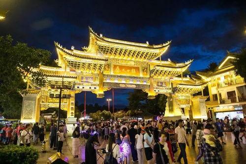 云南彝人古镇吃瓜视频,感受云南风情与悠闲时光