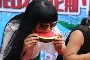 大学女神吃瓜,一场校园吃瓜大揭秘