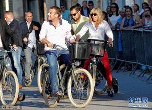 吃瓜群众骑车图片,吃瓜群众街头演绎动感生活