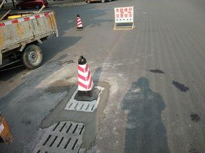 吃瓜群众骑车图片,吃瓜群众街头演绎动感生活