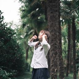 广西清纯女孩吃瓜,吃瓜瞬间引发网友热议