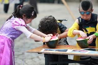 爸爸吃野瓜图片,爸爸的户外美食探险记